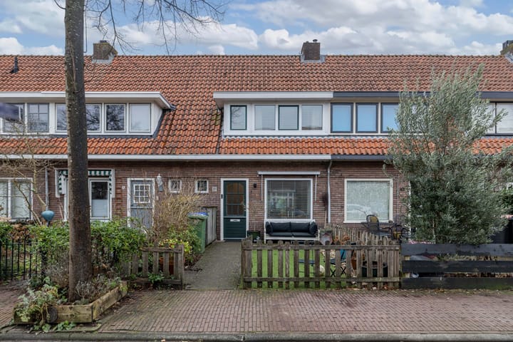 Seringstraat 19 in Huizen Foto
