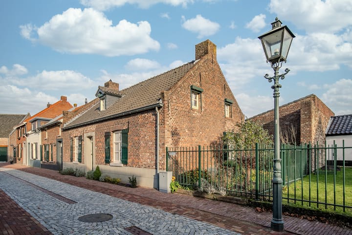 Singelstraat Oost 9 in Stevensweert photo