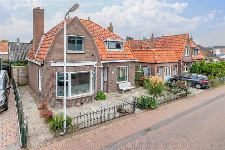 Sint Odulphusstraat 4 in Bakhuizen Foto