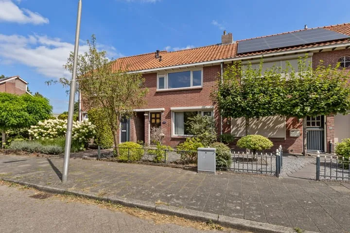 Sint Theresiastraat 25 in Roosendaal