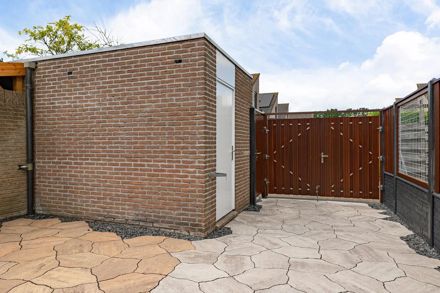 Slechtvalk 79 Emmen thumbnail 21