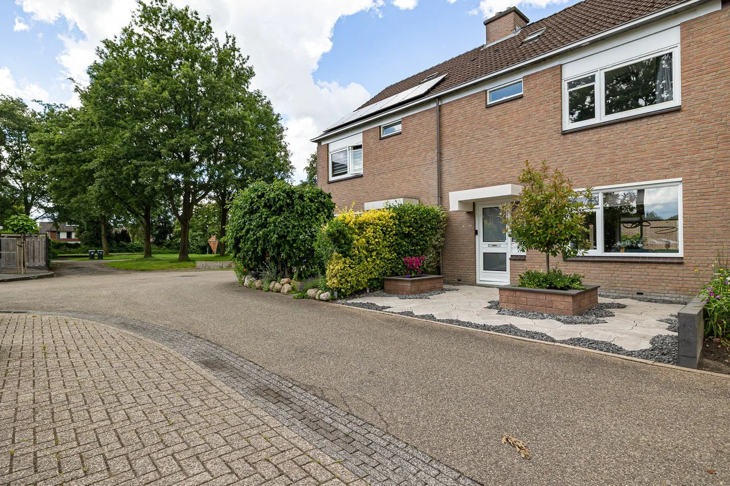 Slechtvalk 79 Emmen thumbnail 23