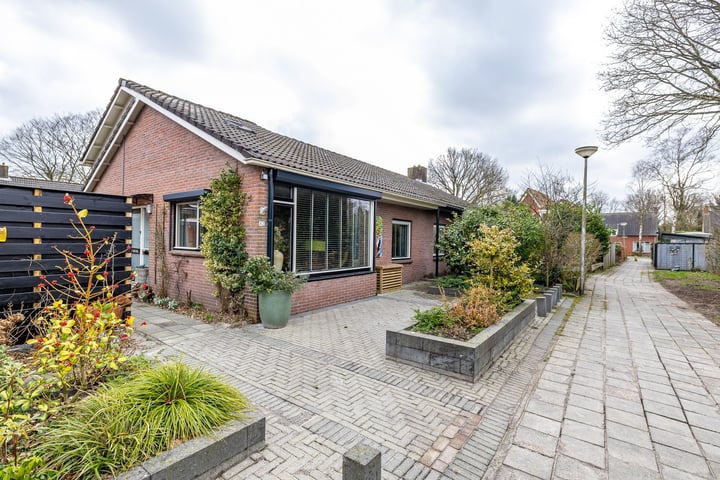 Sleedoornlaan 42 in Zuidlaren photo