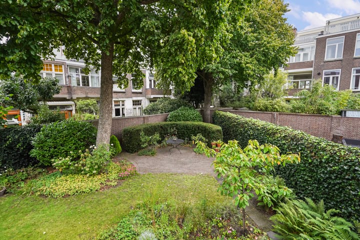 Photo of property Sneeuwbalplein 10, 's-Gravenhage