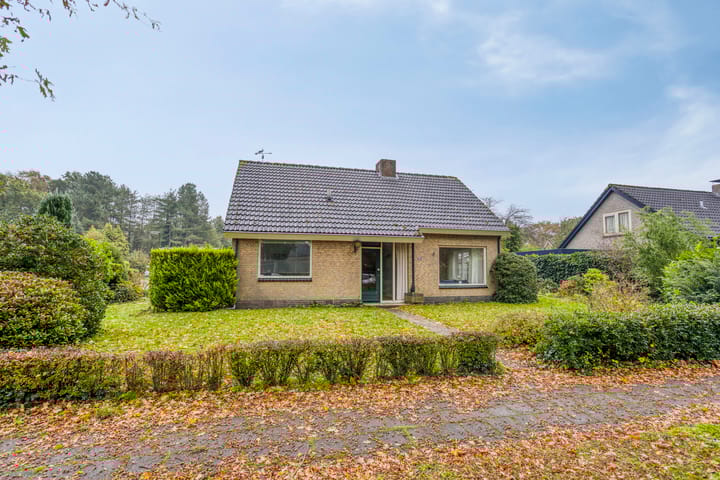 Snellingerdijk 65 in Oosterwolde Foto