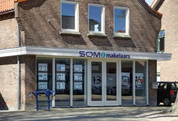 Team photo of SOM makelaars