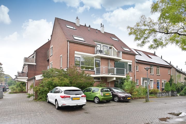 Spaanderbank 6 in Huizen foto