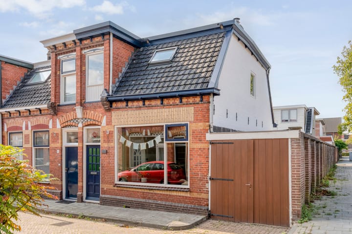 Spaarbankstraat 44 in Kampen photo