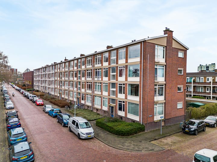 Spinozalaan 233 in Voorburg Foto