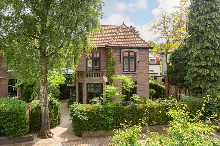 Spoorlaan 9 in Bussum foto