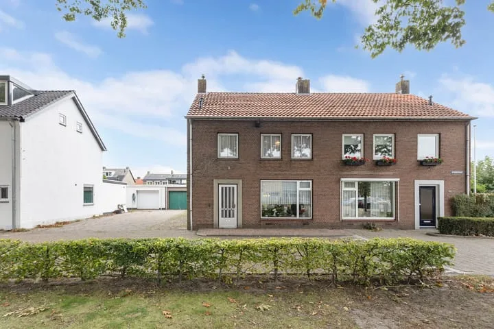 Spoorstraat 47 in Dorst