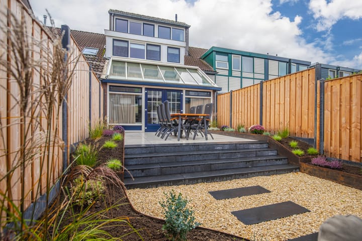 Spotvogelstraat 45 en Duiven foto