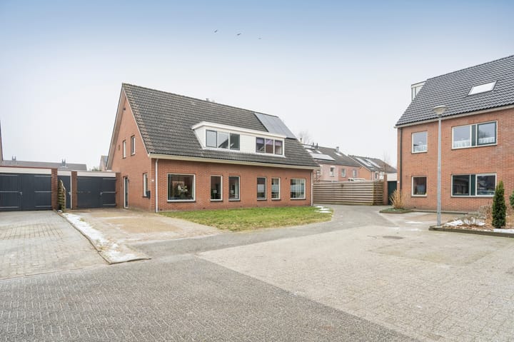 Staartmees 26 in Emmen