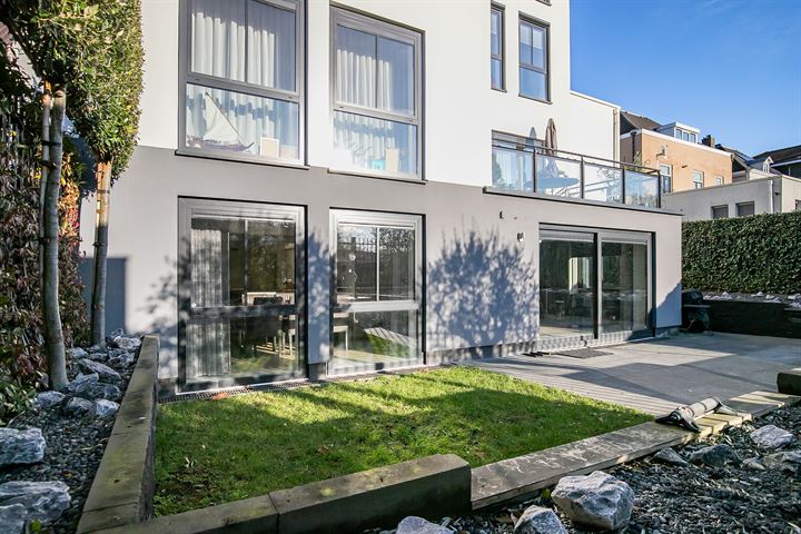 Stationsstraat 12 en Zevenbergen foto