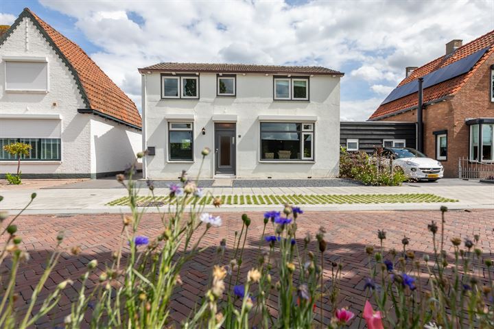 Stationsstraat 9 in Kapelle Foto