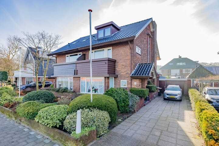 Photo of property Stationsweg 53, Velsen-Zuid