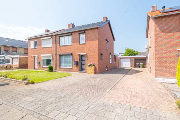 Steenstraat 22 in Maasbracht Foto