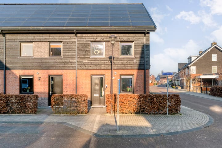 Photo of property Stekelbaars 76, Nieuwleusen