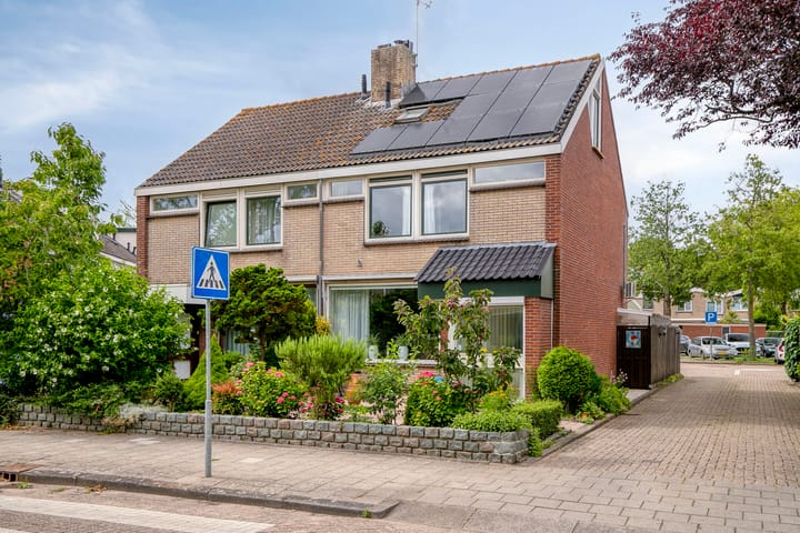 Photo of property Sterrenlaan 37, Puttershoek