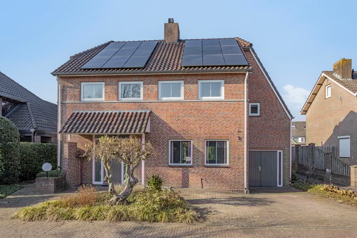 Strausslaan 5 in Heesch Foto