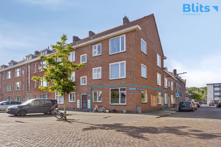 Struitenweg 48A in Rotterdam photo