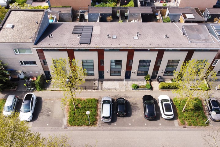 Suze Robertsonstraat 27 in Almere photo