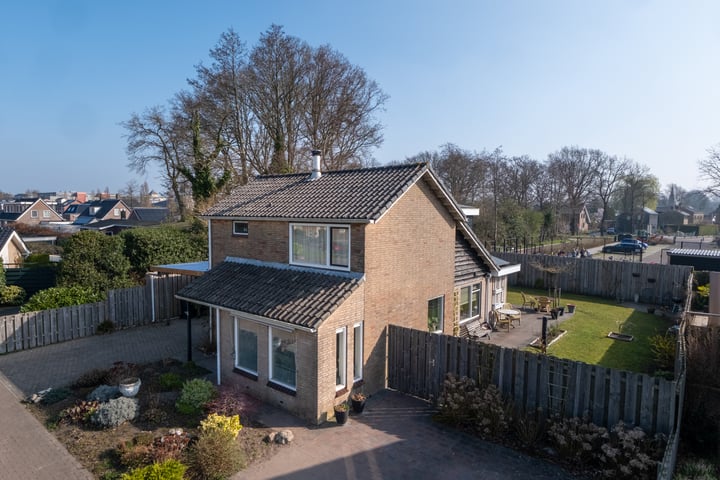 T. Zondagstraat 6 en Roden foto