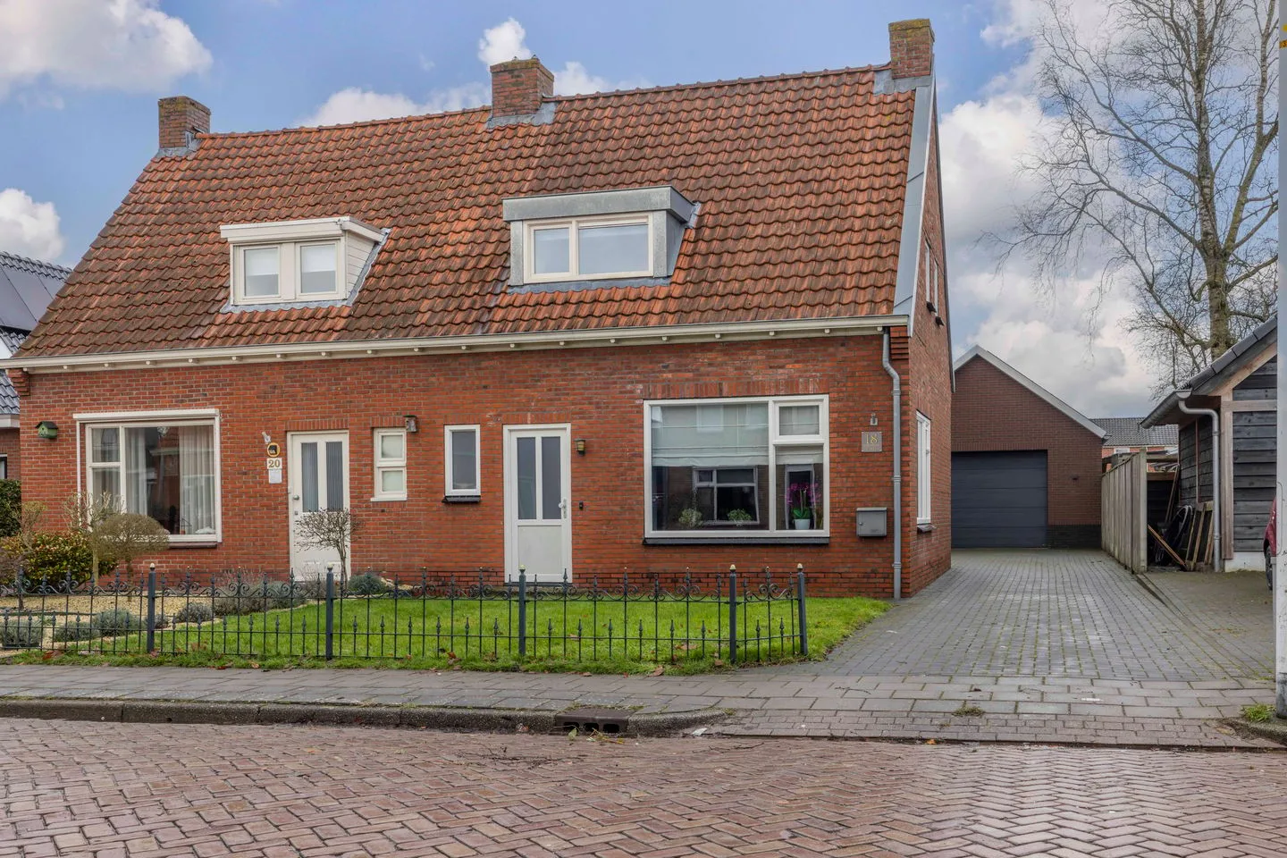 Taeke Schuilengalaan 18 in Surhuisterveen