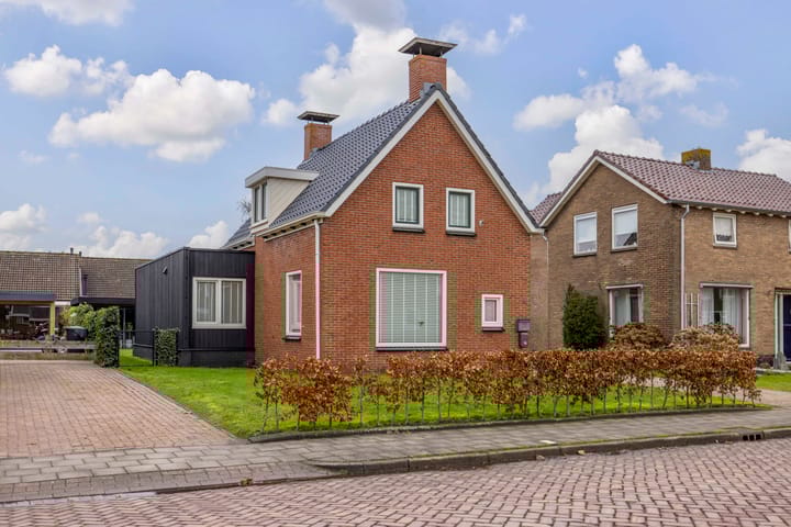Photo of property Taeke Schuilengalaan 49, Surhuisterveen