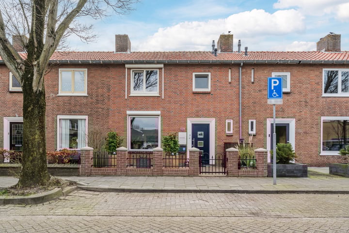 Photo of property Taets van Amerongenstraat 12, Monster