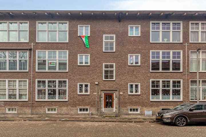Tapuitstraat 37B in Rotterdam photo