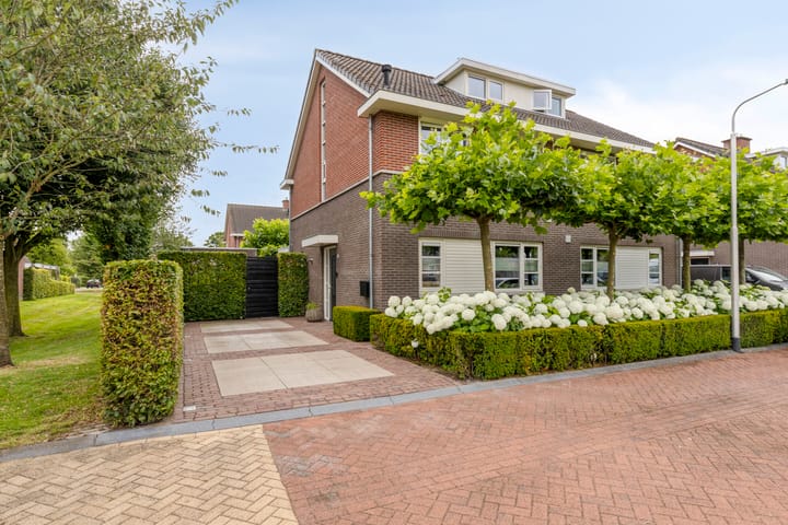 Tarwestraat 14 en Halle foto