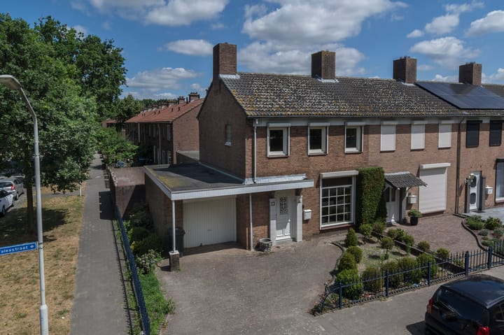 Telexstraat 1 en Roosendaal foto