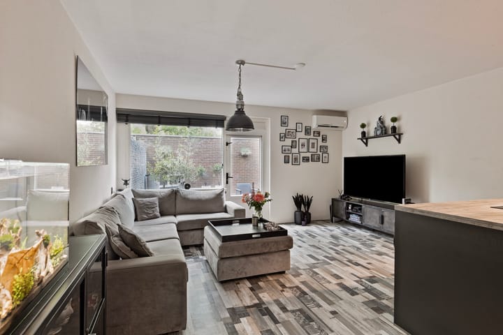 Terwaenen 76 en Oss foto