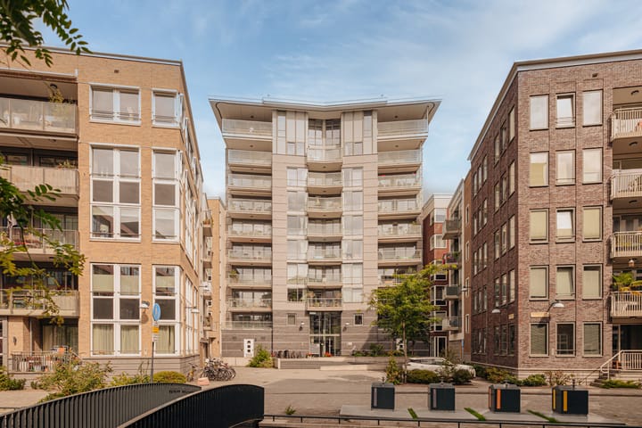 Theo van Doesburghof 114 in Diemen foto