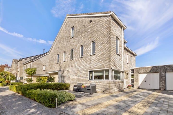 Thomas Moresingel 11 in Huizen foto