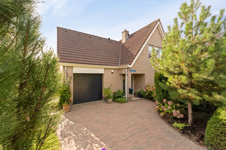 Tielerwaard 1 in Emmeloord Foto