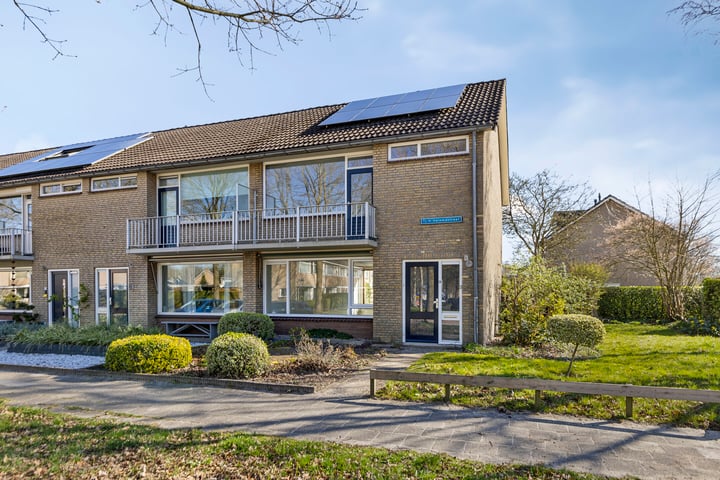 Tjalling H. Haismastraat 36 en Burgum foto