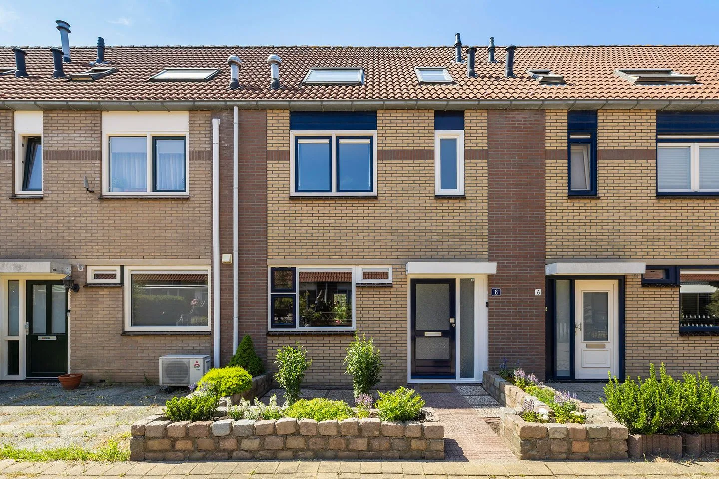Toernooiveld 8 in Oostvoorne
