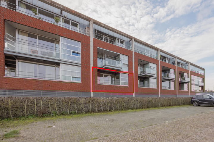 Photo of property Tolbrugplein 8, Raamsdonksveer