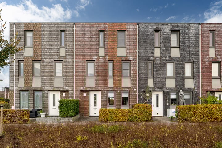 Tolhûswei 72 in Leeuwarden photo