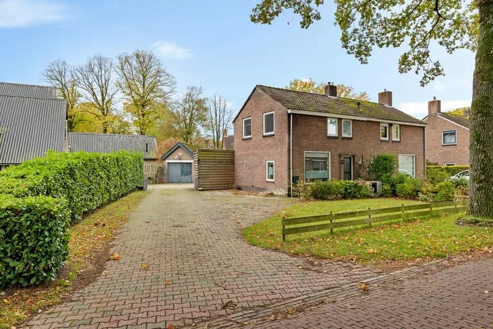 Torenlaan 8 in Vledder