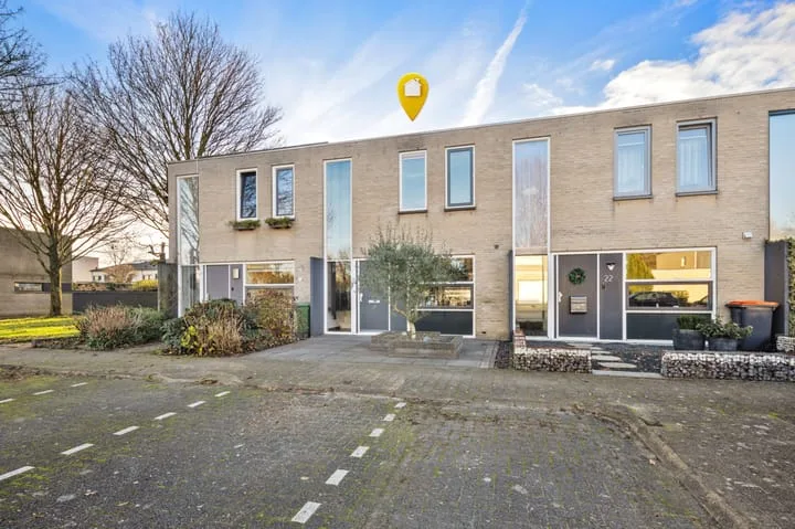 Travertijndijk 24 in Roosendaal