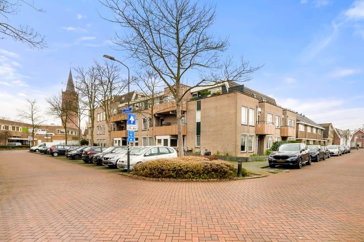 Photo of property Trijntje Kemp-Haanstraat 94, Beverwijk