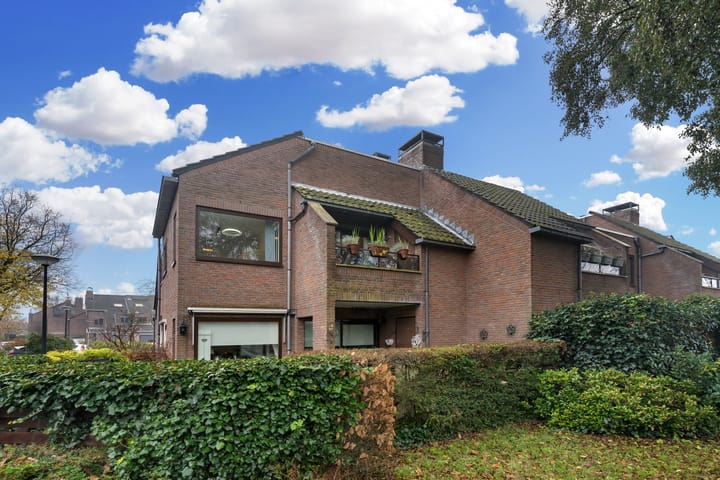 Troelstraplein 18 in Leiden photo