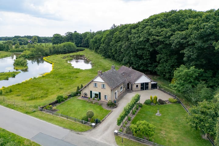 Tusveld 21 in Bornerbroek Foto