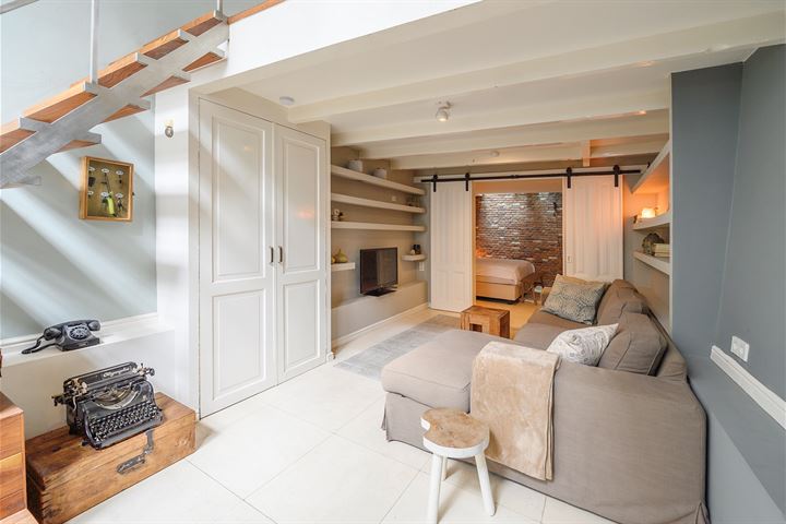 Tweede Anjeliersdwarsstraat 11 in Amsterdam Foto