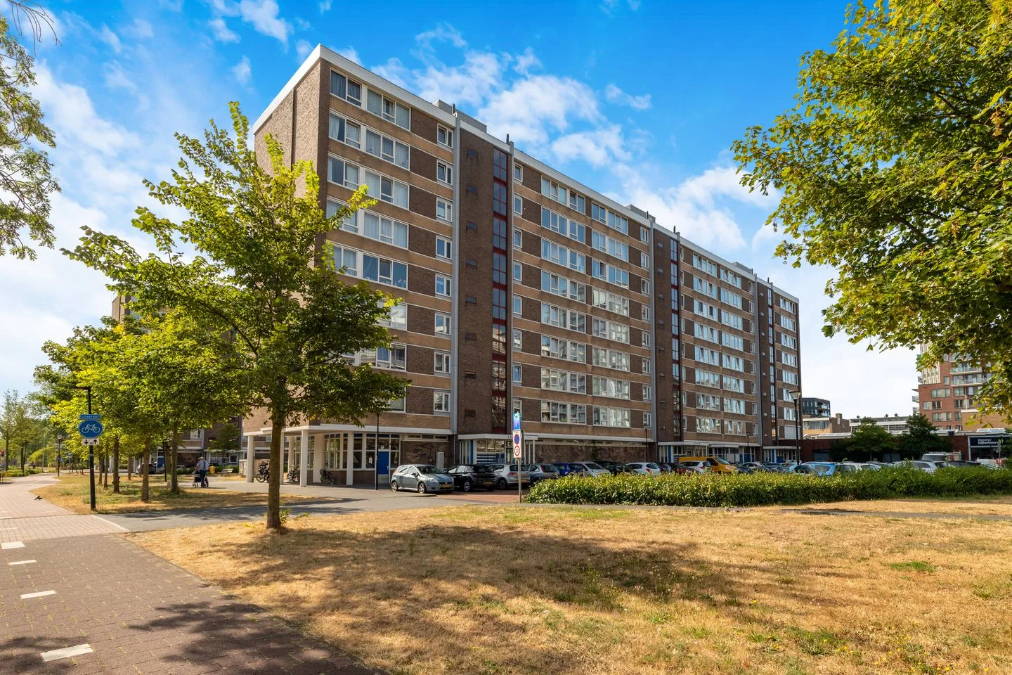 Uiverhof 142 in Beverwijk