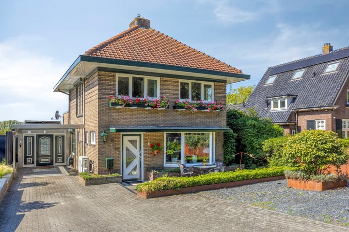 Utrechtsestraatweg 31 in Rhenen photo