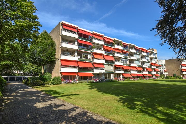 Utrechtseweg 26-37 in Hilversum foto